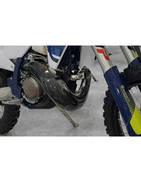 PROTECTOR BUFANDA DE ESCAPE CARBONO KTM EXC 250/300 2024 GAS GAS EC 250/300 2024 HUSQ. TE 250/300 24