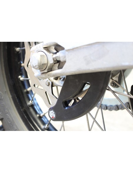 PROTECTOR DISCO DE FRENO TRASERO AXP KTM SHERCO 12-20 HUSQVARNA 14-20 NEGRO